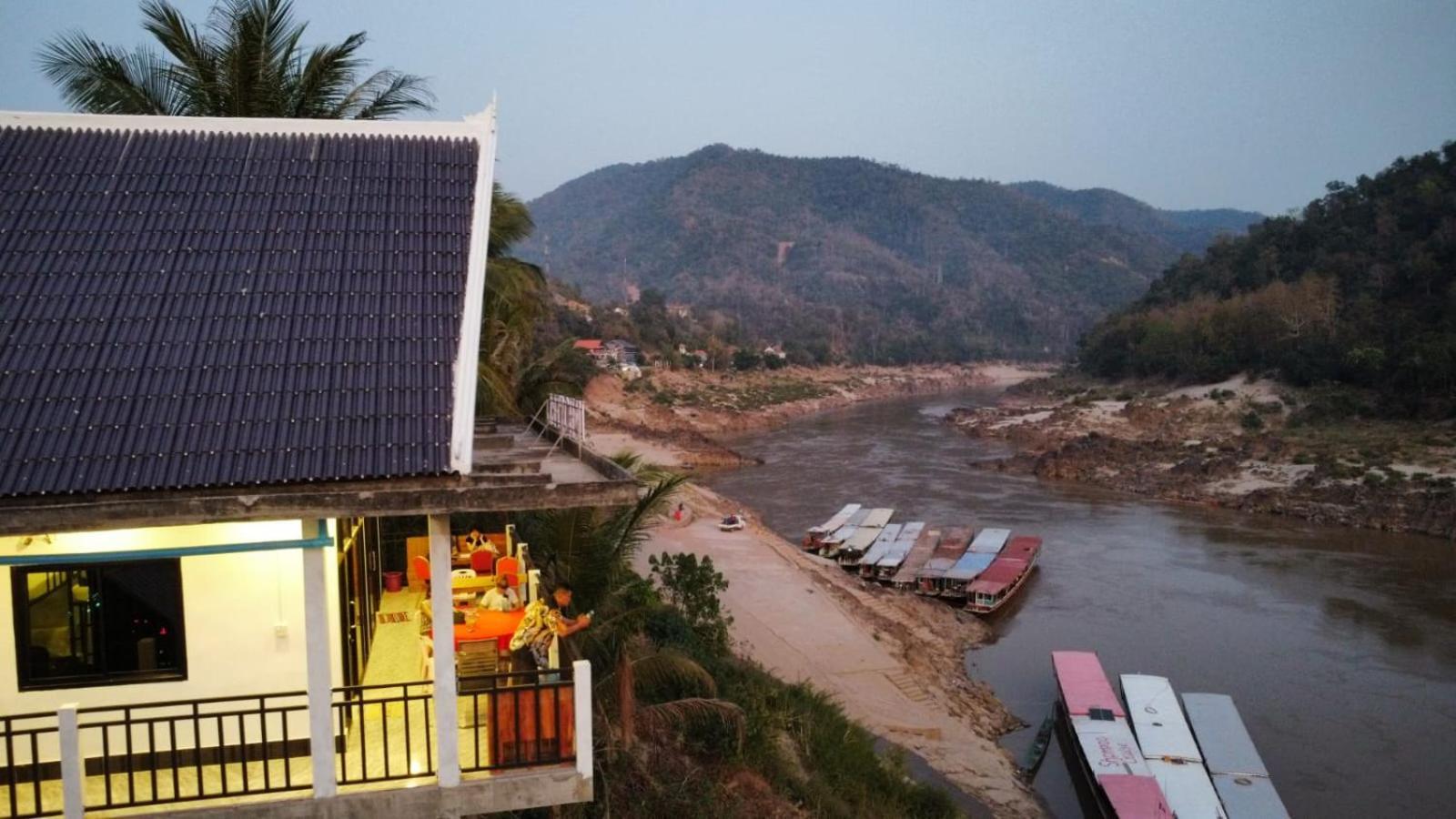 Inn Riverside Hostel Pb Muang Pakbèng Εξωτερικό φωτογραφία